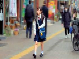 今日の獲物はこの母娘 24時間居座りレ●プ 05 サンプル動画サムネイル